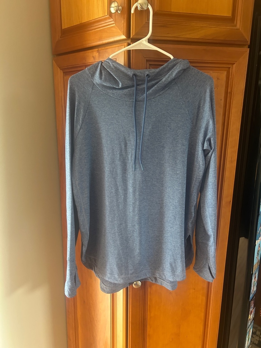 Athleta women’s Heathered Blue lightweight Hooded Pullover,  medium, thumb holes